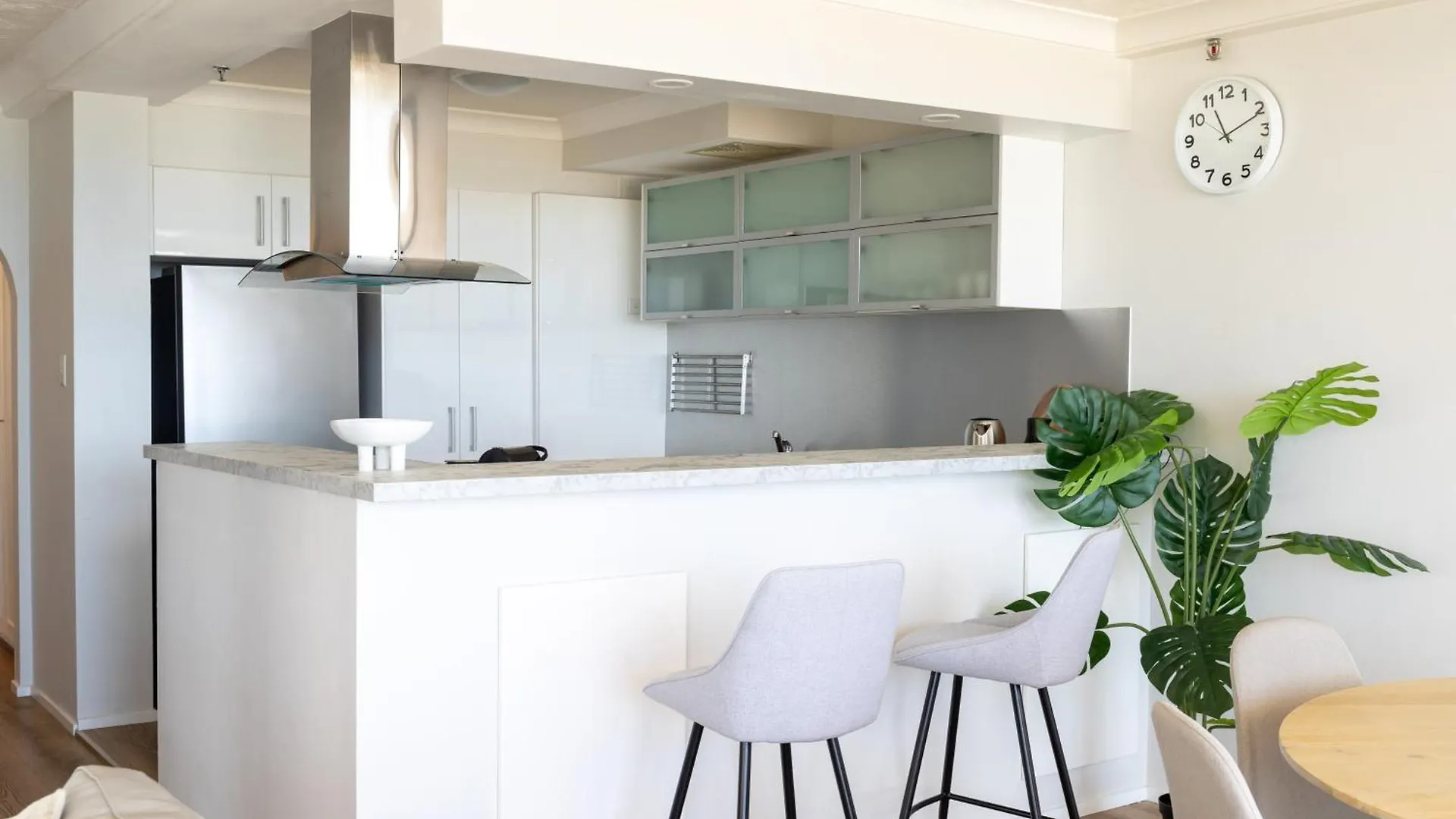 New! Beachfront Bliss 2 Bed 2 Bath Stunning Ocean Views Gold Coast 0*,