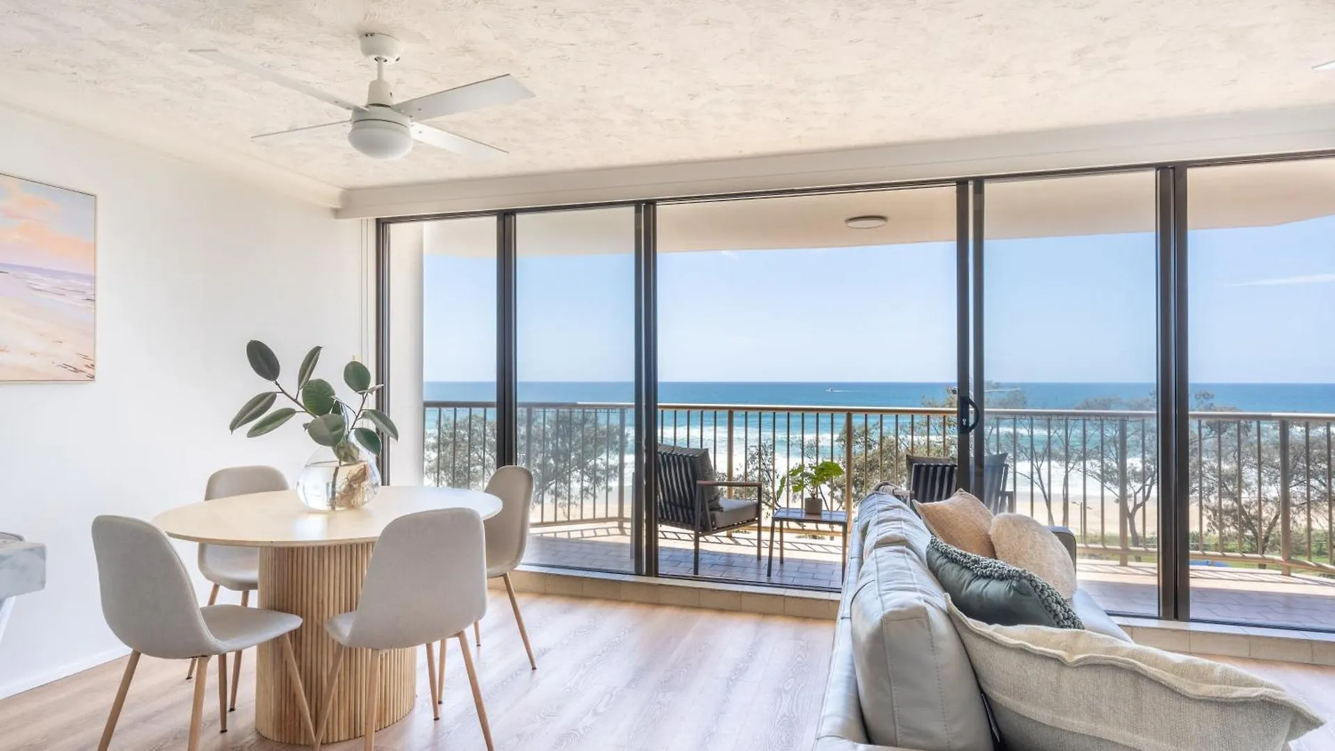 New! Beachfront Bliss 2 Bed 2 Bath Stunning Ocean Views Gold Coast 0*,