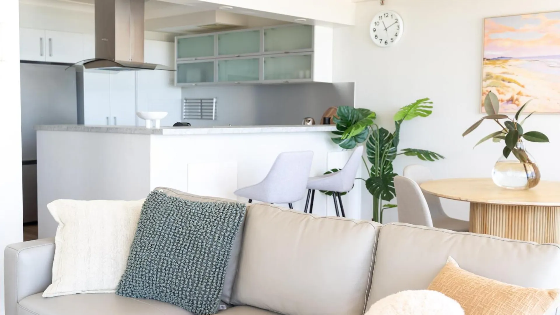 New! Beachfront Bliss 2 Bed 2 Bath Stunning Ocean Views Gold Coast 0*,