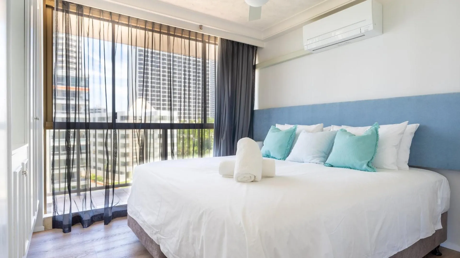 New! Beachfront Bliss 2 Bed 2 Bath Stunning Ocean Views Gold Coast Apartment